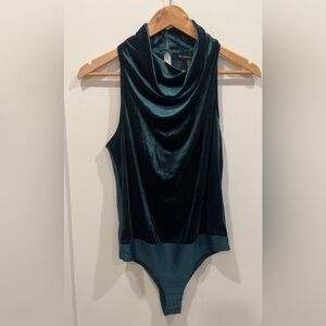 NWT- Sincerely Jules Teal Velvet Sleeveless Bodysuit. Sz S